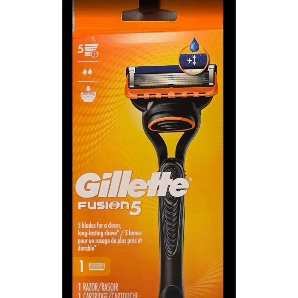 Gillette Fusion 5 Mens Razor 1 Handle and 2 Blade Refills NEW NIB